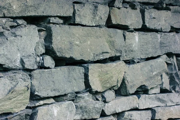 Duże Nieobrobione Szare Kamienie Zbliżenie Wiejska Ściana Domu — Zdjęcie stockowe