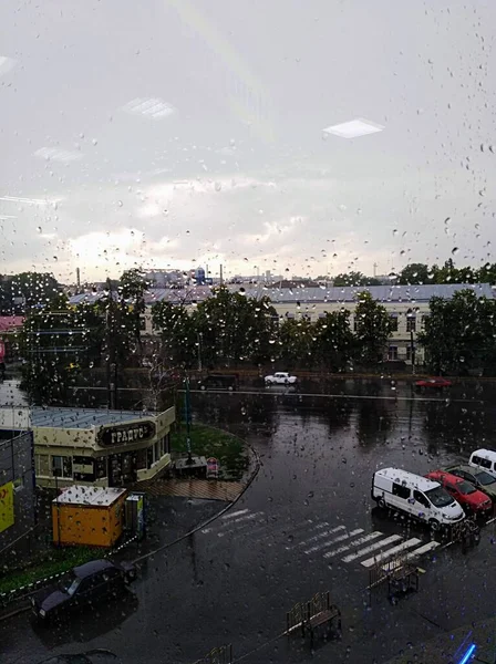 Sommarregn Utanför Fönstret — Stockfoto