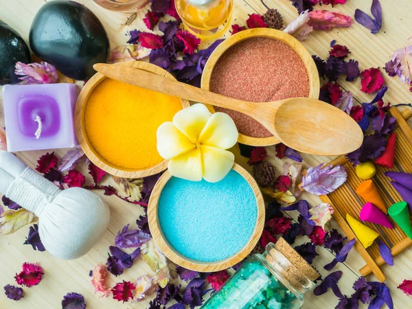 Aksesuarları spa sağlıklı cilt için fırçalayın
