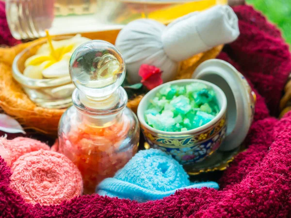 Yakın, spa aksesuarlar için cilt sağlıklı fırçalayın
