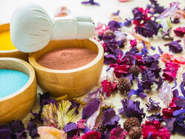 Yakın, spa aksesuarlar için cilt sağlıklı fırçalayın
