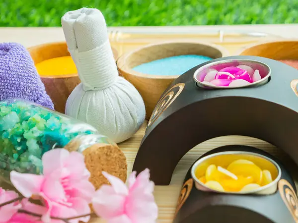 Yakın, spa aksesuarlar için cilt sağlıklı fırçalayın