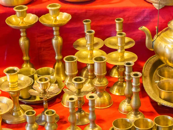 El yapımı pirinç dükkanlar. Satılık Tayland At.