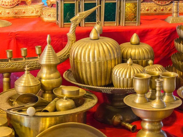 El yapımı pirinç dükkanlar. Satılık Tayland At.