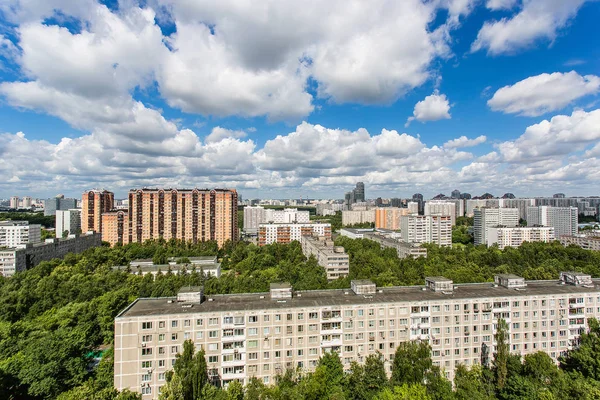 Московский район Беляево. летний вид с воздуха — стоковое фото