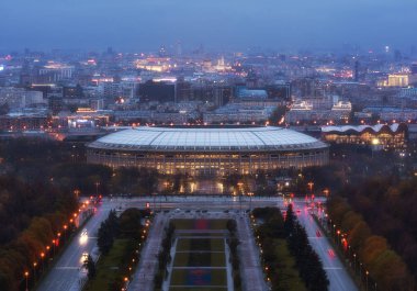 Moskova Devlet Üniversitesi 'nin ana binasından Luzhniki Stadyumu manzarası