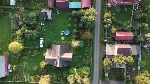 07.10.2019 Moscovo. A Rússia. Vista aérea em casa de campo de baixo custo na região de moscow — Vídeo de Stock