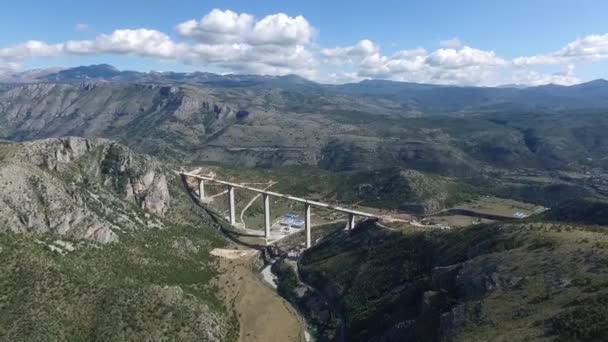 Ilmakuva vuorille ja vuoristoalueille, Montenegro — kuvapankkivideo