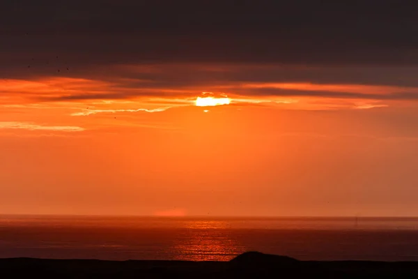 Belo pôr-do-sol no oceano Ártico. mar — Fotografia de Stock