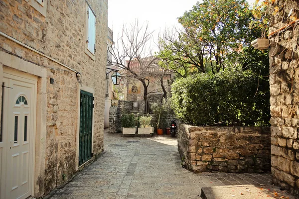 Budva casco antiguo summe calle en montenegro — Foto de Stock