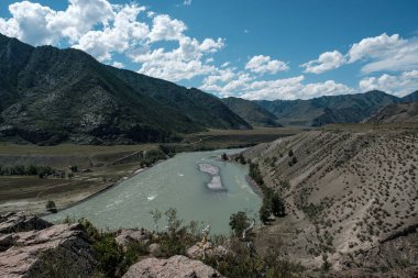 Rusya 'nın Altai bölgesindeki Altai Dağları' ndaki manzara dağları