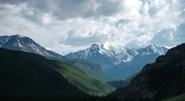 러시아의 알타이 지역에 알타이 산맥의 스톡 이미지