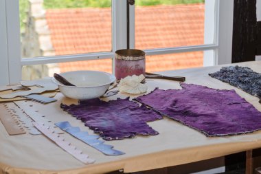 Küçük Tekstil boyacılar fabrikası.