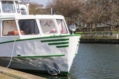 Gezi teknesi olan..... yatak, beyaz filo