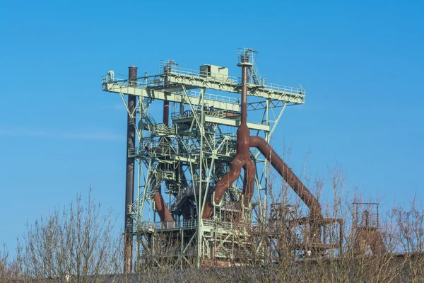 Vista alto-forno de uma antiga fábrica de aço Fotografias De Stock Royalty-Free