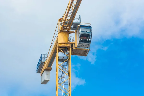 Part of a construction crane against blue sky photographed — Stock Photo, Image