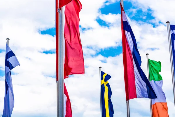 Les pays d'Europe drapeaux contre ciel bleu — Photo