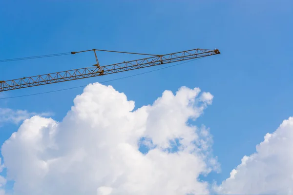 Construction crane at a construction site — Stock Photo, Image