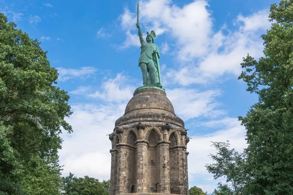 Hermann emlékmű a Teutoburg-erdő, Németország. — Stock Fotó