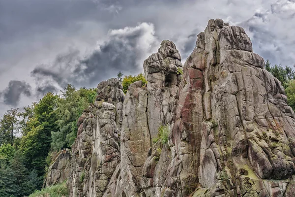 Externsteine, pozoruhodné pískovcové skalní útvar v Teuto — Stock fotografie