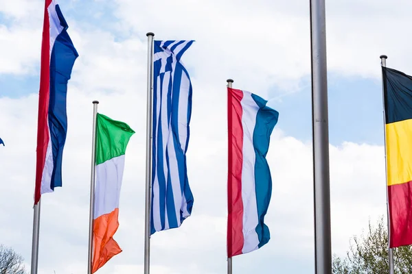 Les pays d'Europe drapeaux contre ciel bleu — Photo