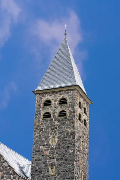 Spire of the Catholic Church Antfeld in Sauerland, Germany — Stock Photo, Image