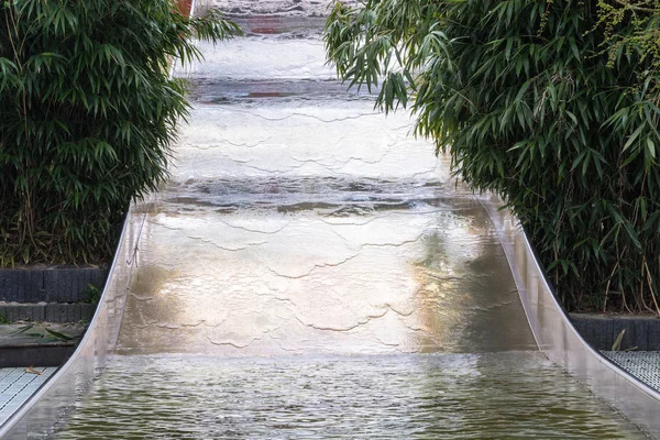 Çift su kaydırağı