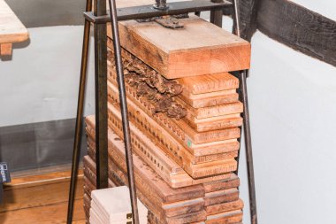 Tahtadan yapılmış eski puro basın