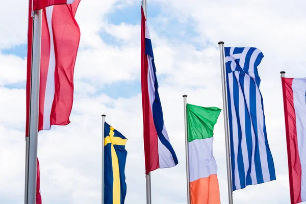 Les pays d'Europe drapeaux contre ciel bleu — Photo