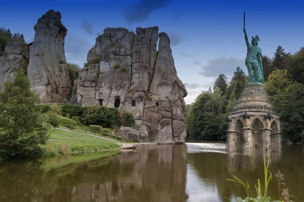 Mystiska Externstone och Hermannsmonument — Stockfoto