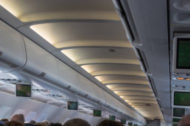 Uçak iç yolcular ile