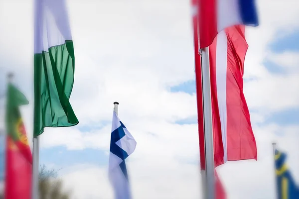 Les pays d'Europe drapeaux contre ciel bleu — Photo