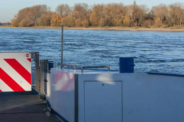 Rijnveerboot bij Dormagen Zons — Stockfoto