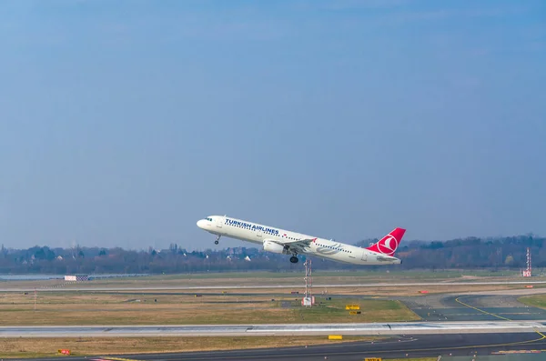 Airbus A321-Turkish Airlines-indításkor — Stock Fotó