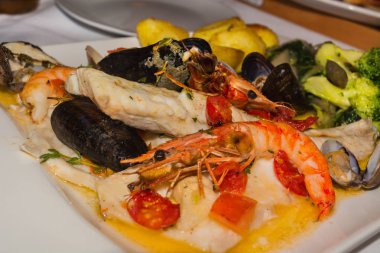 Balık ve çeşitli deniz ürünleri         