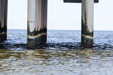 Scheveningen iskelesinde temel Beton sütunlar         