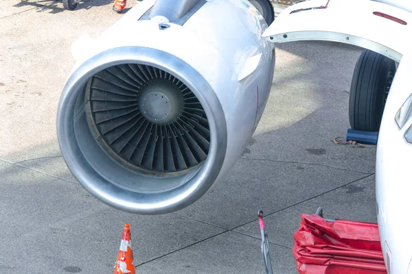 Gros plan sur un moteur d'avion moderne — Photo