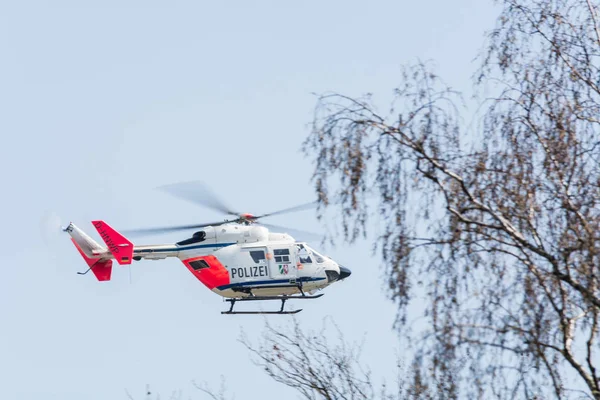 Německá policie, přistání vrtulníku záchranné — Stock fotografie