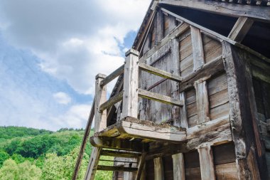 Eski taş ev, Alpler Dağı kulübede      