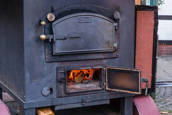 Estufa de cocina móvil de metal — Foto de Stock