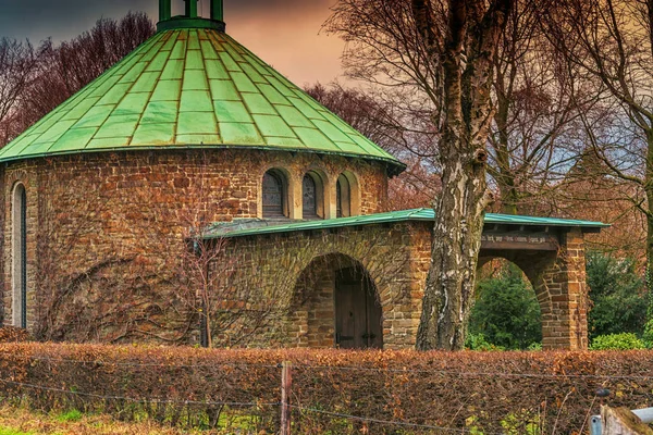 Liten landsbygdens kyrka — Stockfoto