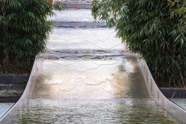 Çift su kaydırağı