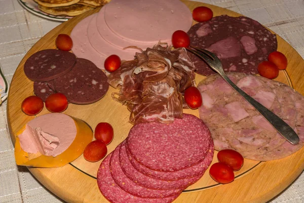Sausage plate with homemade fresh sausage — Stock Photo, Image