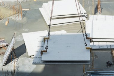 Bina inşaat beton duvarlar ile.         