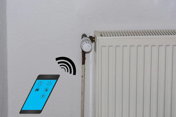 Temperatuurregeling van een radiator via smartphone. — Stockfoto