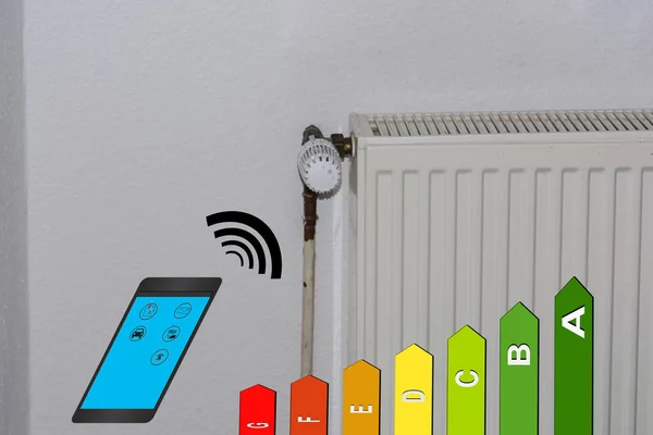 Energie-efficiëntie klasse symbool, radiator en smartphone. — Stockfoto