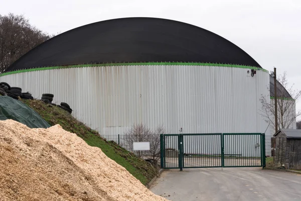 Moderno impianto di produzione di biogas — Foto Stock
