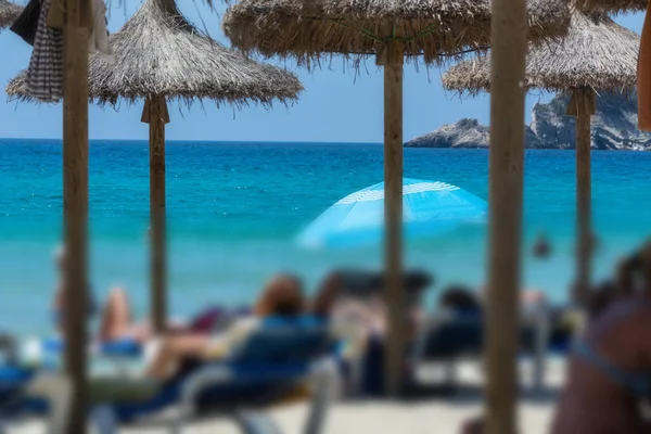 Image de la vie à la plage avec flou souhaité. Focus Vue sur la mer . — Photo