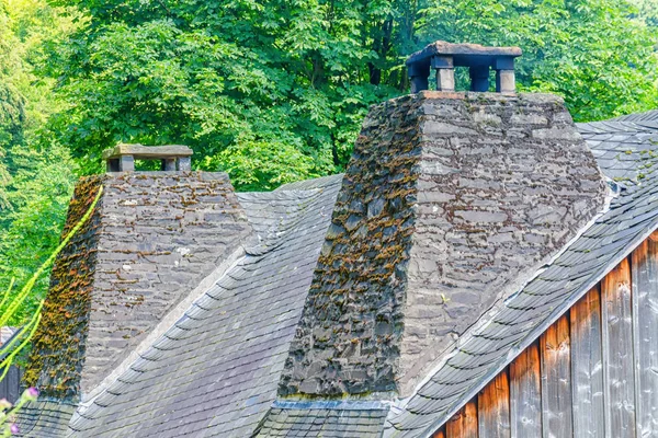 Naturlig sten skorsten — Stockfoto