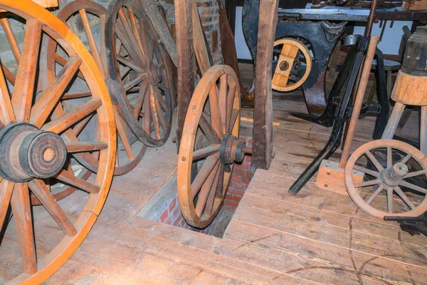 Falegnameria, Wheelwright per la fabbricazione di legno whee — Foto Stock
